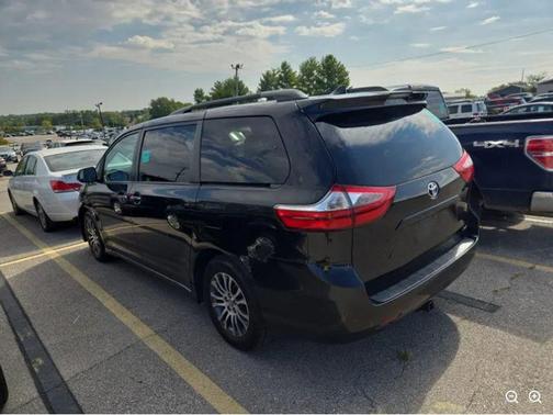 2020 Toyota Sienna XLE