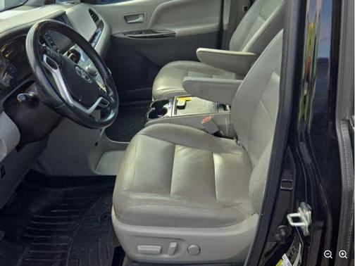2020 Toyota Sienna XLE