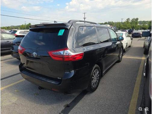 2020 Toyota Sienna XLE