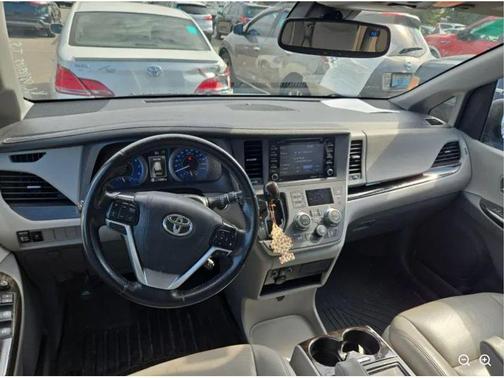 2020 Toyota Sienna XLE