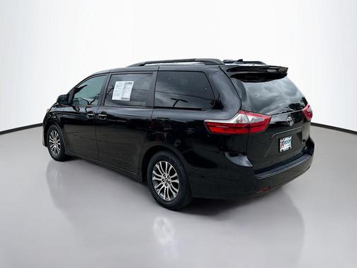 2020 Toyota Sienna XLE