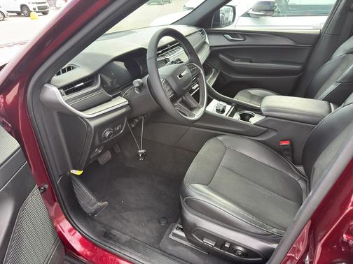 Velvet Red Pearlcoat 2025 Jeep Grand Cherokee Altitude