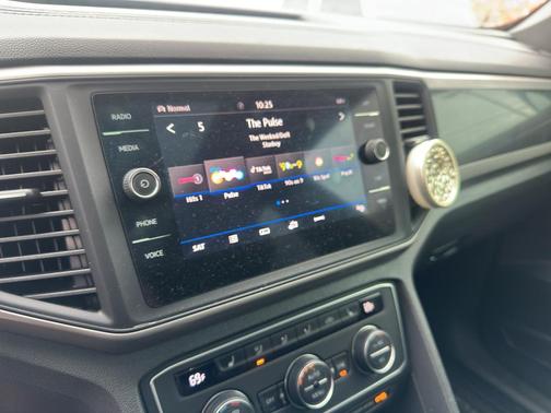 2020 Volkswagen Atlas Cross Sport 3.6L V6 SE w/Technology R-Line