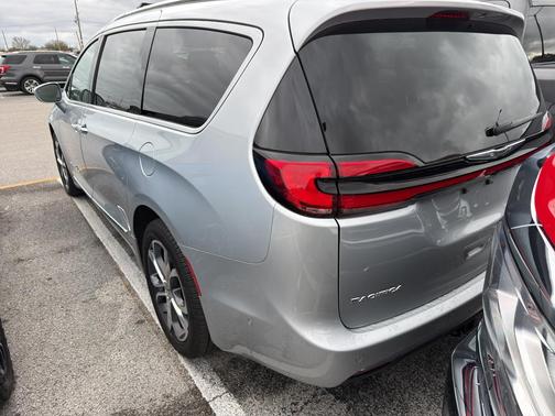 2024 Chrysler Pacifica L