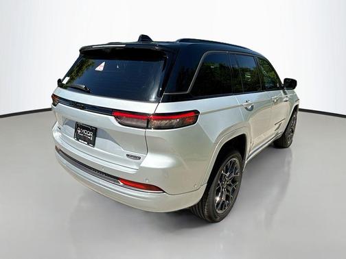 Silver Zynith 2026 Jeep Grand Cherokee Summit