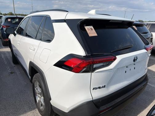Ice Cap 2024 Toyota RAV4 Hybrid SE
