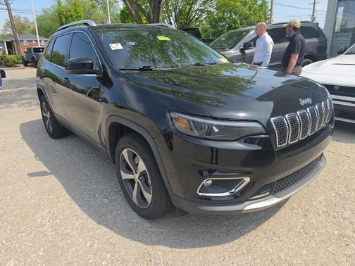 Diamond Black Crystal Pearlcoat 2020 Jeep Cherokee Limited