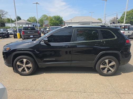 Diamond Black Crystal Pearlcoat 2020 Jeep Cherokee Limited