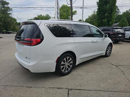 2024 Chrysler Pacifica L
