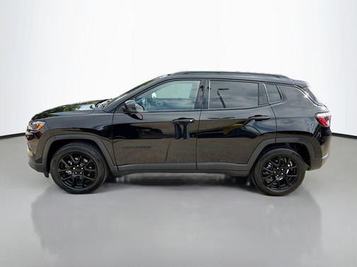 Diamond Black Crystal Pearlcoat 2022 Jeep Compass Latitude