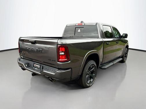 Granite Crystal Metallic Clearcoat 2026 RAM 1500 Big Horn/Lone Star