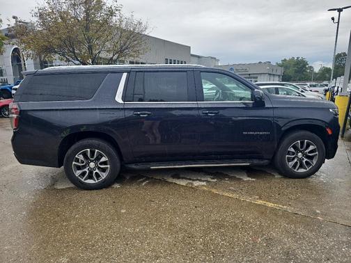 2022 Chevrolet Suburban LT
