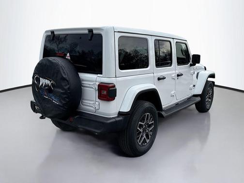 2026 Jeep Wrangler 4-Door Sahara 4x4