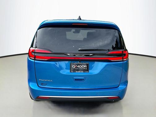 Hydro Blue Pearlcoat 2027 Chrysler Pacifica L