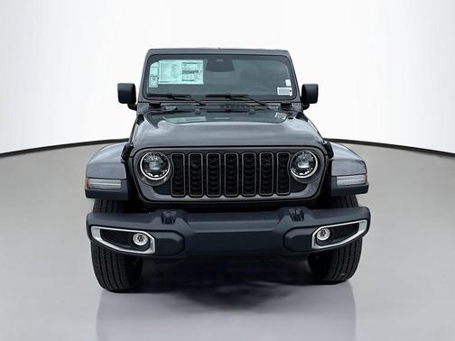 Granite Crystal Metallic Clearcoat 2026 Jeep Gladiator Sahara 4x4