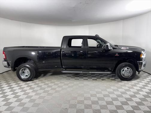 2024 RAM 3500 Tradesman Crew Cab 4x4 8' Box
