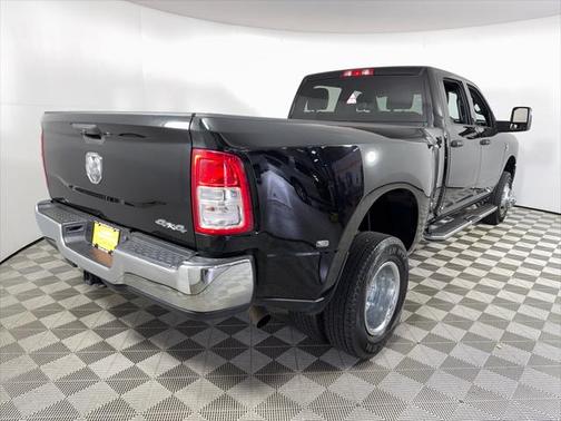 2024 RAM 3500 Tradesman Crew Cab 4x4 8' Box