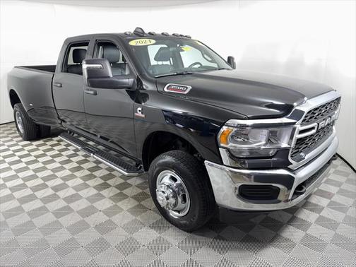 2024 RAM 3500 Tradesman Crew Cab 4x4 8' Box