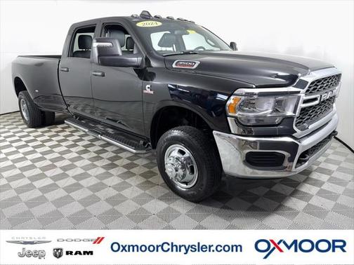 2024 RAM 3500 Tradesman Crew Cab 4x4 8' Box