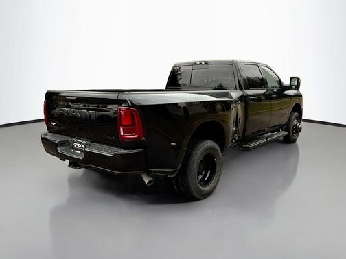 2026 RAM 3500 Laramie Crew Cab 4x4 8' Box