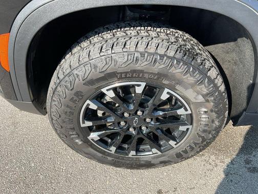 Mosaic Black Metallic 2024 Chevrolet Traverse AWD Z71
