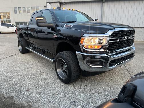 2024 RAM 3500 Tradesman Crew Cab 4x4 6'4' Box