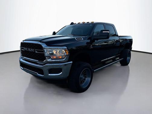 2024 RAM 3500 Tradesman Crew Cab 4x4 6'4' Box