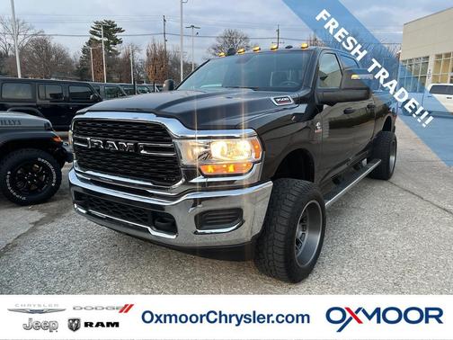 2024 RAM 3500 Tradesman Crew Cab 4x4 6'4' Box