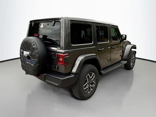2026 Jeep Wrangler 4-Door Sahara 4x4