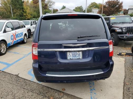 2012 Chrysler Town & Country Touring-L