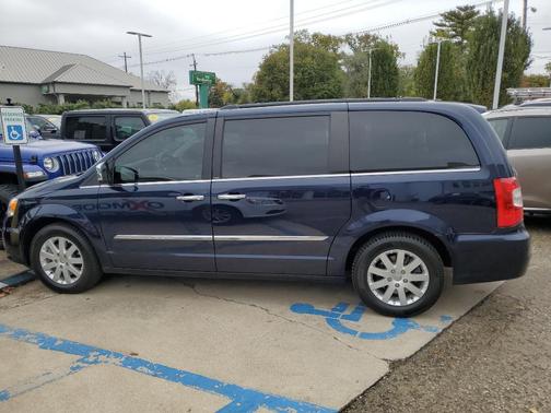2012 Chrysler Town & Country Touring-L