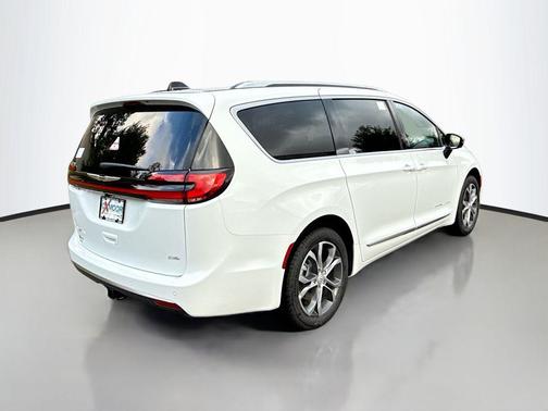 2026 Chrysler Pacifica L