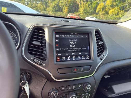 2022 Jeep Cherokee X 4x4