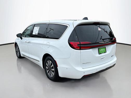 Bright White Clearcoat 2023 Chrysler Pacifica Hybrid Limited