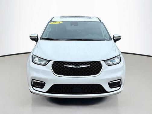 Bright White Clearcoat 2023 Chrysler Pacifica Hybrid Limited