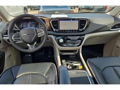 Bright White Clearcoat 2023 Chrysler Pacifica Hybrid Limited