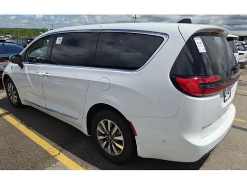 Bright White Clearcoat 2023 Chrysler Pacifica Hybrid Limited