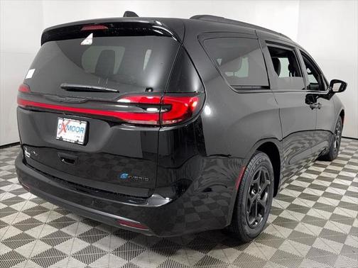 2025 Chrysler Pacifica Hybrid Premium S Appearance Pkg