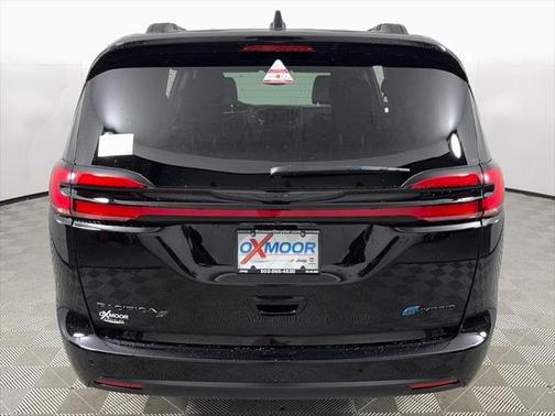 2025 Chrysler Pacifica Hybrid Premium S Appearance Pkg