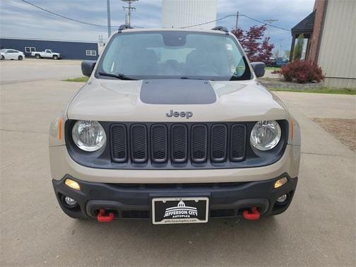 Photo 5 of 25 of 2016 Jeep Renegade Trailhawk