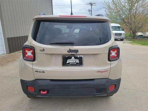 Photo 4 of 25 of 2016 Jeep Renegade Trailhawk