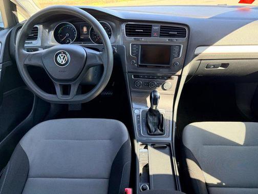 2016 Volkswagen e-Golf SE