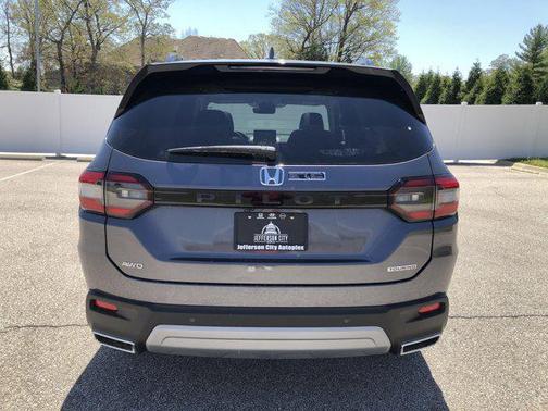 2025 Honda Pilot Touring 8-Passenger
