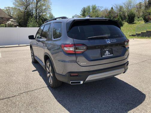 2025 Honda Pilot Touring 8-Passenger