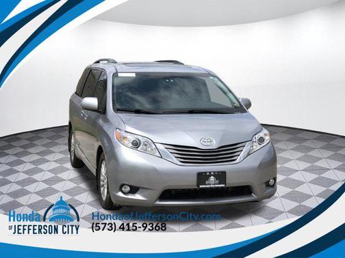2017 Toyota Sienna XLE