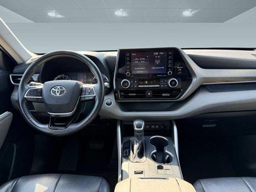2020 Toyota Highlander LE
