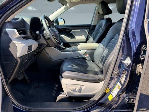2020 Toyota Highlander LE