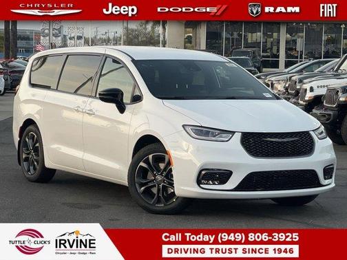 2026 Chrysler Pacifica Select