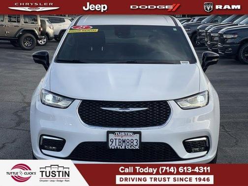 2025 Chrysler Pacifica Select