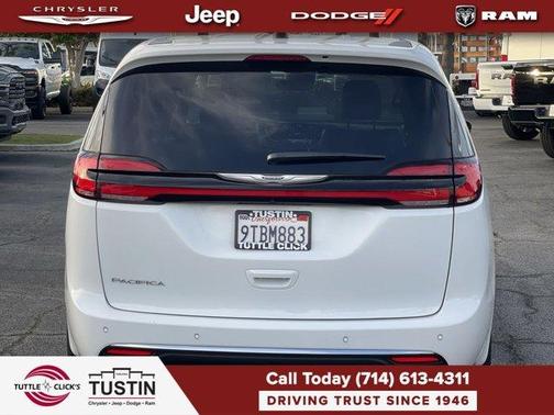 2025 Chrysler Pacifica Select